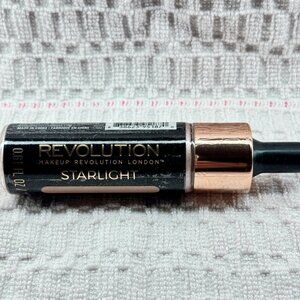 MAKEUP REVOLUTION Liquid Highlighter in Starlight
